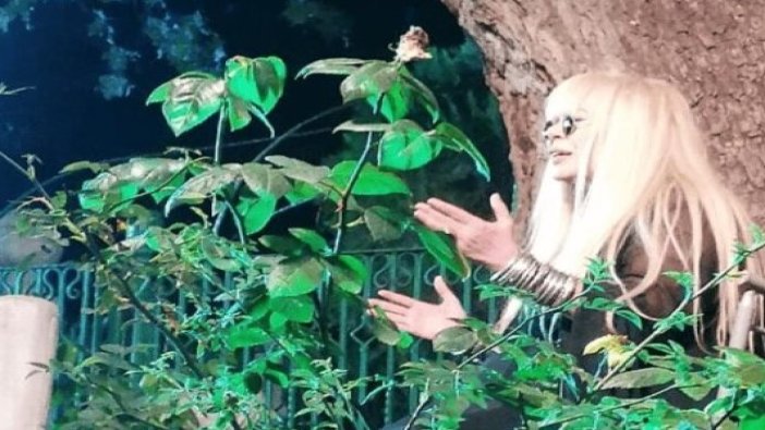 Zerrin Özer mezarlıkta şarkı söyledi ortalık karıştı