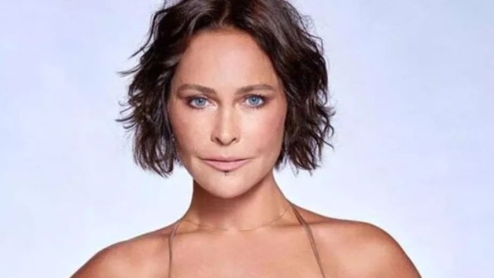 Her yaptığı olay oluyor. Hülya Avşar bu sefer duştan çıkıp paylaşım yaptı