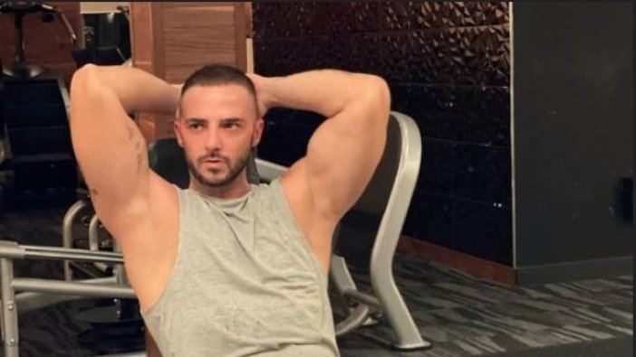 Şarkıcı Gökhan Özen'den kötü haber geldi.