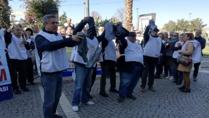 Emeklilerden sokakta 'donlu' protesto! ''Bir canımız, bir donumuz kaldı''