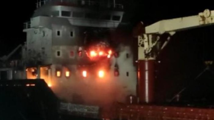 Sinop'ta kuru yük gemisi yandı: 16 yaralı