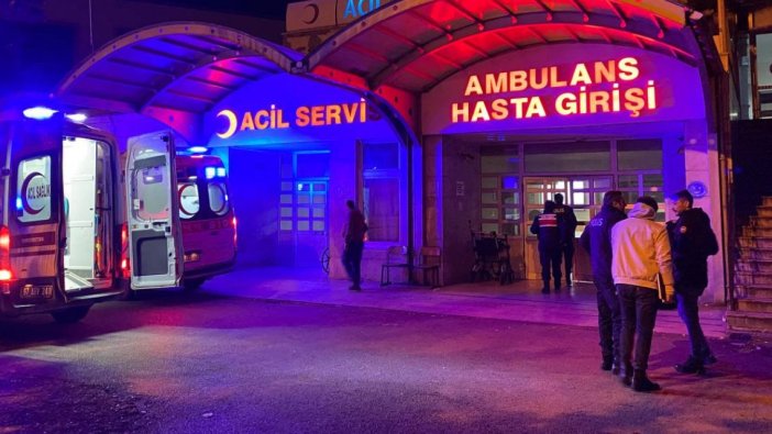 24 lise öğrencisi hastanelik oldu