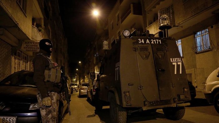 İstanbul'da DEAŞ'a ait 15 adrese baskın: 74 gözaltı