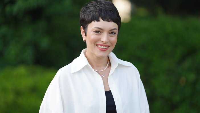 Ezgi Mola ilk kez anlattı: Bir yardımsever sayesinde burslu okudum