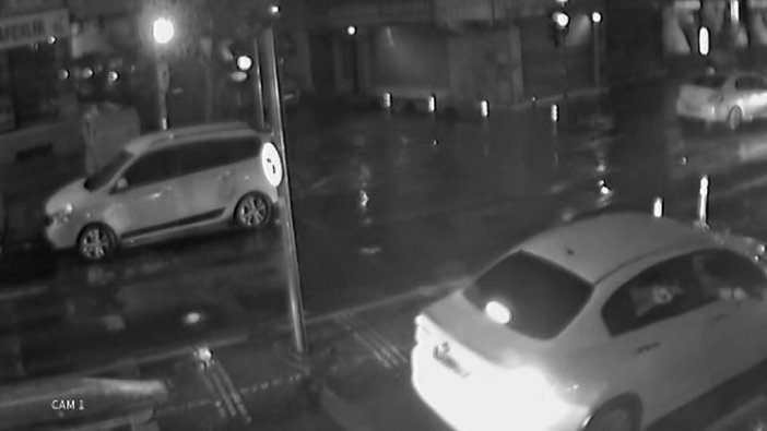 Eğlence mekanına Uzi ile saldırdılar