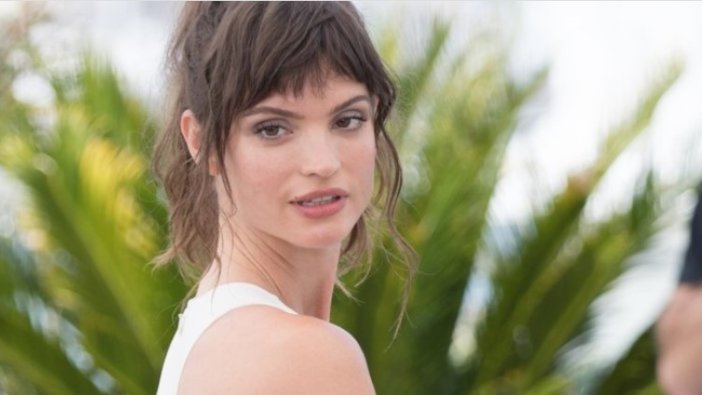 Güney Afrikalı ünlü oyuncu Charlbi Dean Kriek'in ölüm nedeni belli oldu.