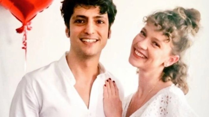 Ünlü oyuncu çift bebeklerinin yüzünü ilk kez sosyal medyada paylaştı