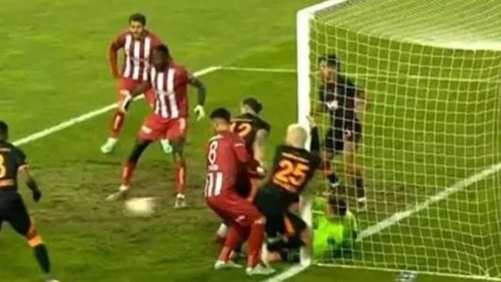 Sivasspor'un golü iptal edildi Fenerbahçe camiası delirdi: Basın toplantısı yapacağız