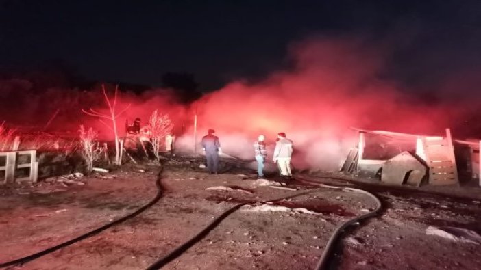 Yükselen alevler geceyi aydınlattı