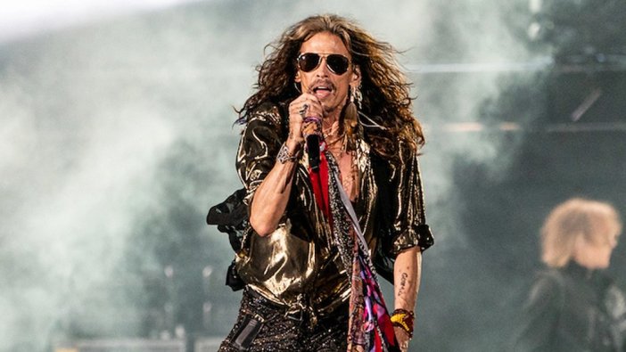 Aerosmith rock grubunun şarkıcısı  Steven Tyler’a cinsel taciz suçlaması ile dava açıldı