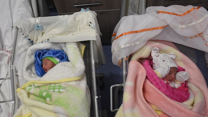 Yeni yılın ilk ikiz bebekleri Murat ve Ayşe oldu