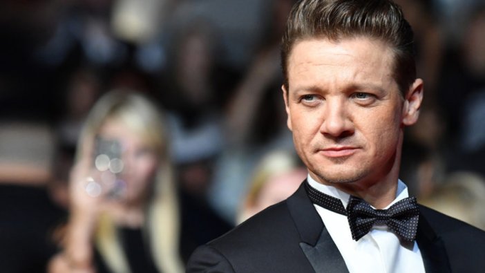 Ünlü aktör Jeremy Renner kaza geçirdi.