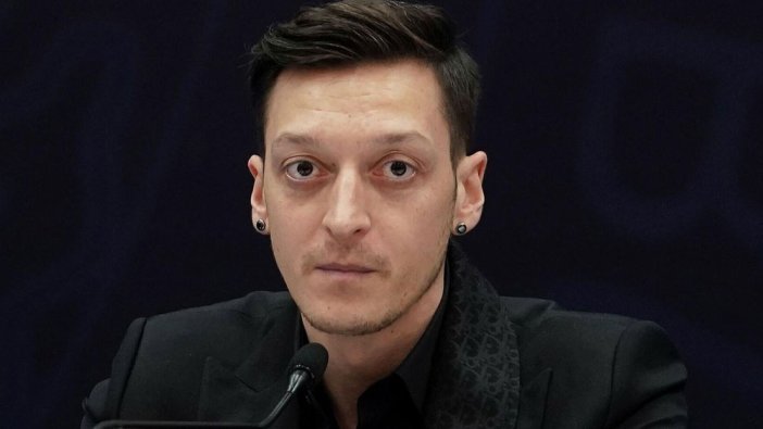 Mesut Özil'den bir transfer daha! Yıldızlar topluluğu takıma gidiyor