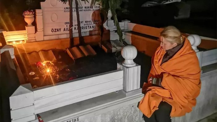 Tuğba Özay babasını defnedildiği ilk gece sabaha kadar mezarını bekledi