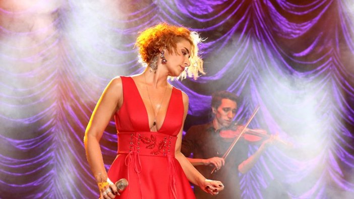 Sanatçı Sıla, Ataşehir’i  şarkılarıyla coşturdu...