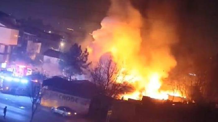 Geri dönüşüm tesisi cayır cayır yandı