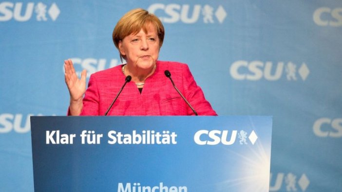 Almanya'da seçimin galibi Merkel