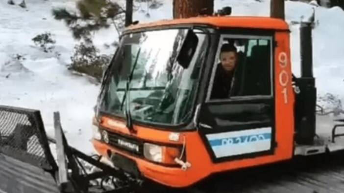 Kar küreme aracı üzerinden geçmişti.