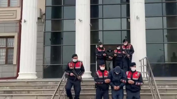 Bütün köyü soyup soğana çevirdiler