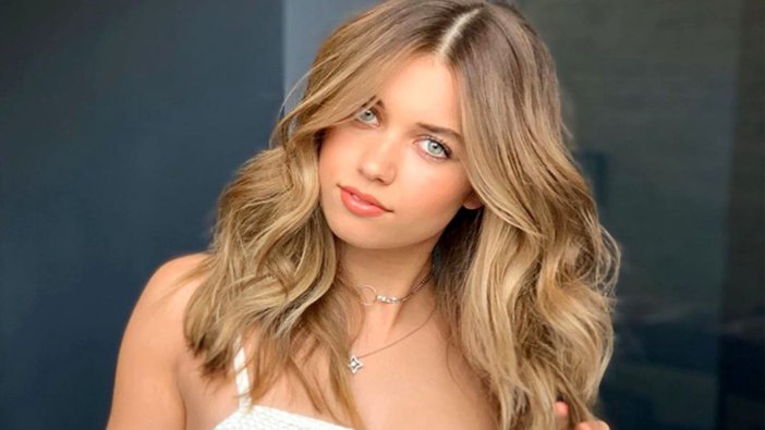 Afra Saraçoğlu bornozla görüntülenince gergin anlar yaşandı