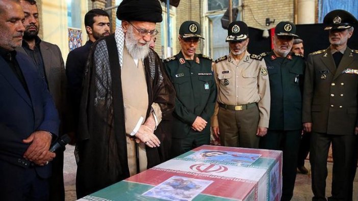 Suriye'de öldürülen İran askeri için cenaze töreni