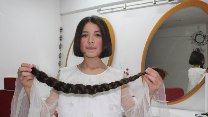 Küçük Zeynep saçlarını lösemili çocuklara bağışladı
