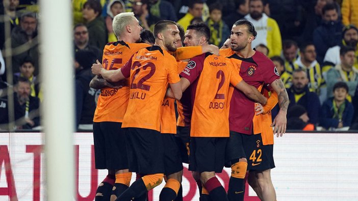 Galatasaray'ın göndermesi Fenerbahçelileri çıldırttı! Futbol topu koydular