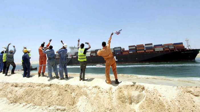 Süveyş kanalında bu kez korkulan olmadı