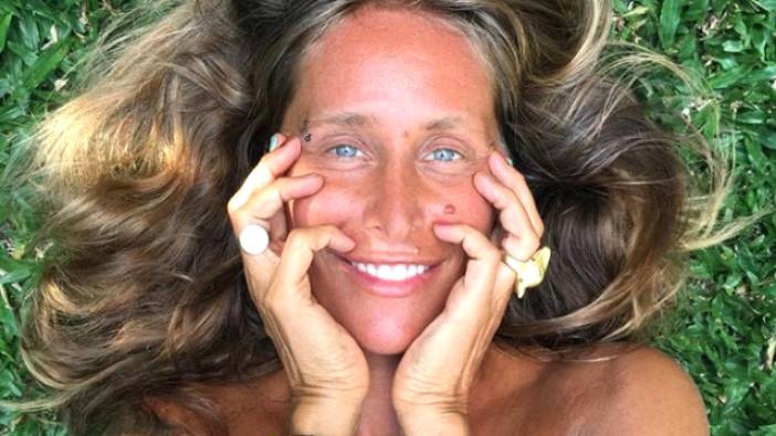 Bennu Gerede 'Neden Işıldadığını' soran hayranlarına yatak odası sırrını açıkladı.