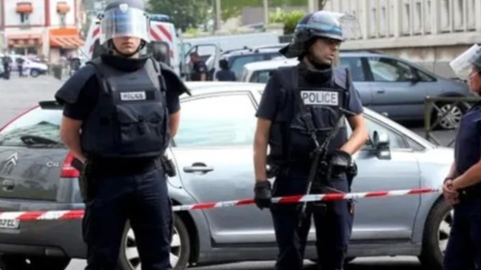 Fransa'da bıçaklı saldırı: Yaralılar var