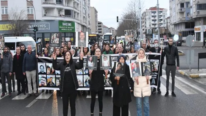 Kızının kanlı pantolonunu gösterip adalet istedi