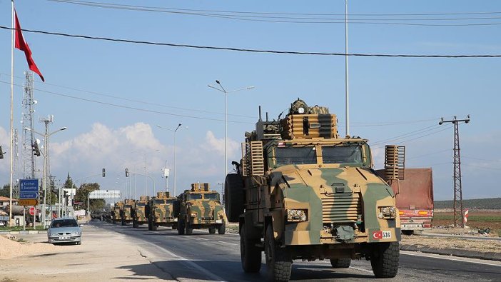 Suriye sınırına askeri sevkiyat sürüyor