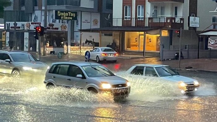 Antalya’da eğitime yağmur molası
