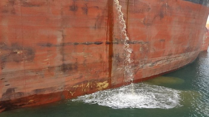 Denizi kirleten gemiye 10 milyon lira ceza