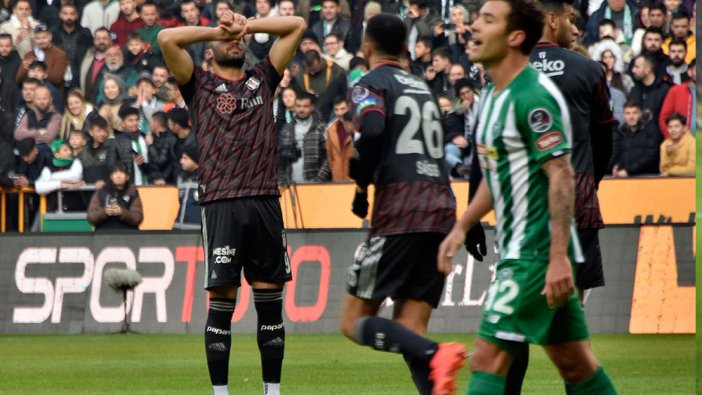 Tosun Paşa 90+5'te sahneye çıktı Beşiktaş 3 puanı son atakta aldı