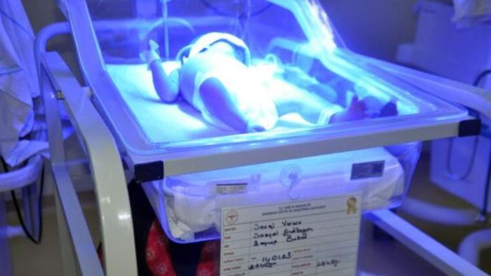 Göğsüne not koyup 1 haftalık bebeği cami avlusuna terk ettiler!