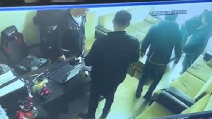 Kendilerini polis olarak tanıtıp 100 bin euro çaldılar