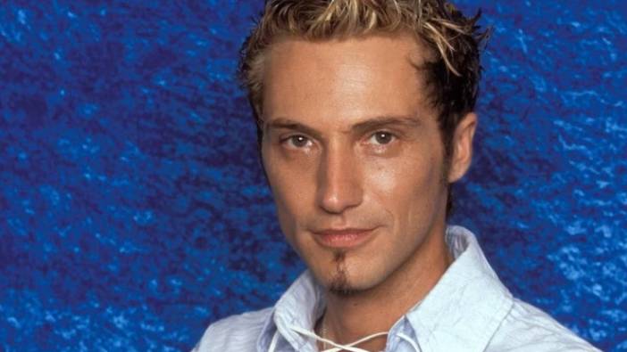 Ünlü şarkıcı kansere yenik düştü