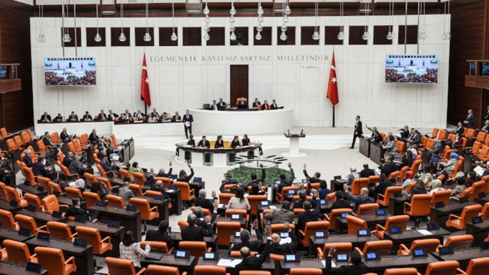 Kamudaki sözleşmelilerin kadroya geçirilmesi teklifi yasalaştı