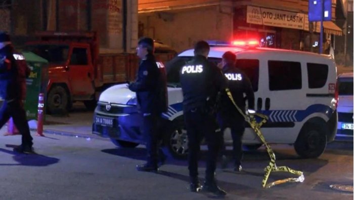 Esenler'de yol kenarında bekleyen gruba silahlı saldırı