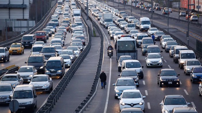 İstanbul'da kayıtlı araç sayısı 23 ilin nüfusuna ulaştı
