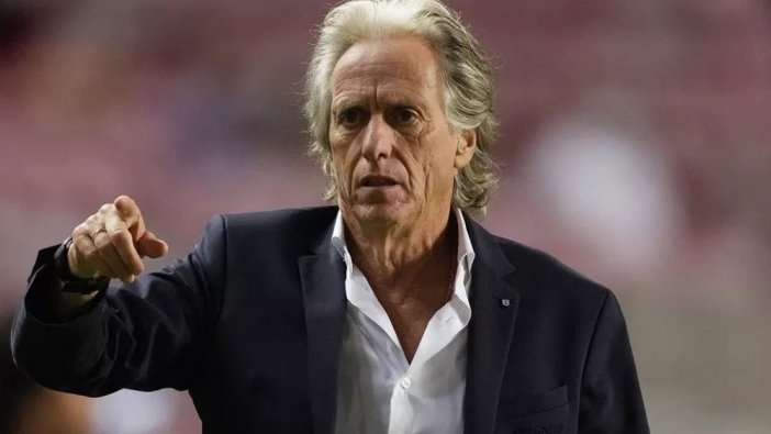 Krizi Arao çözdü! Jorge Jesus sahanın ortasına kadar girdi