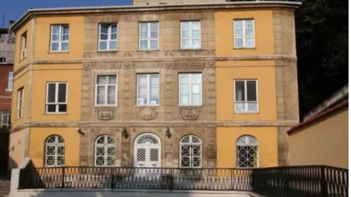 Konsolosluklardan sonra yabancı okullar da kapanmaya başladı