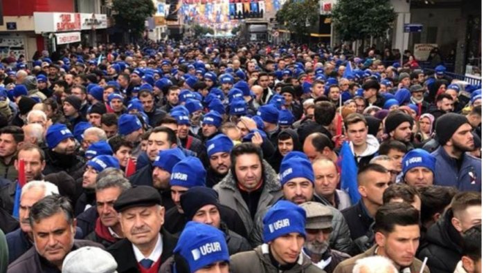 Erdoğan’ın mitingindeki mavi bereden FETÖ sabıkalı şirket çıktı