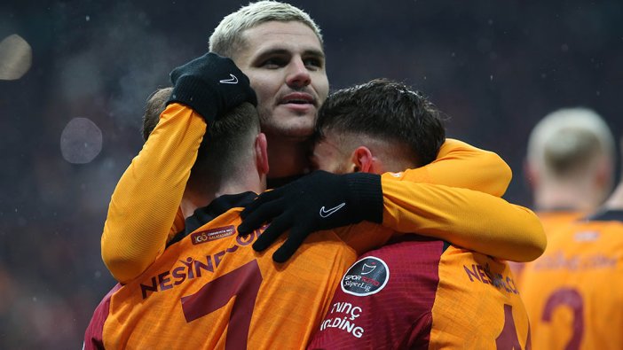 Okan Buruk 12'de 12 yaptı Galatasaray'ı Fırtına bile durduramadı