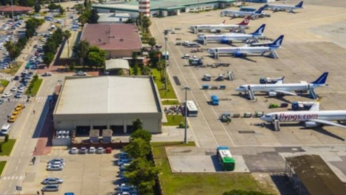 Deprem bölgesinde 4 havalimanı uçuşlara kapatıldı