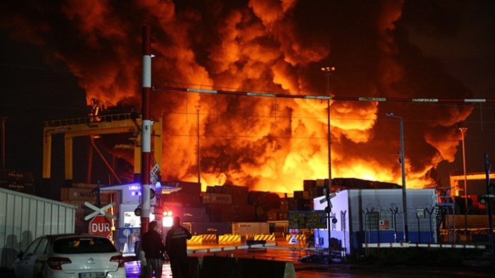 İskenderun Limanı saatlerdir yanıyor