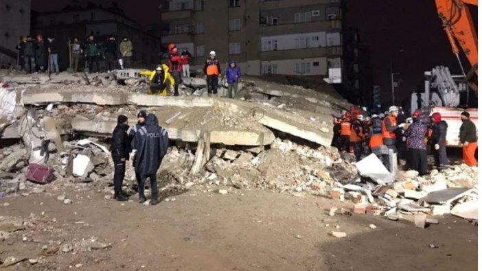 28 saat sonra gelen sevinç :Anne ve 3 çocuğu kurtarıldı