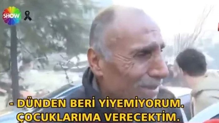 Enkazdaki çocukları için bisküvi taşıyan baba herkesi ağlattı: Kimse çıkmadı