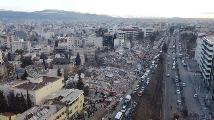 Macar ekiplerin büyük çabası: 7 ayrı ekiple 25 kişiyi kurtardılar!